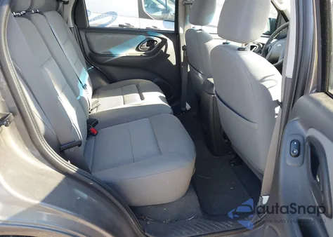 2005 Ford Escape Xlt z USA, uszkodzony, nr VIN 1FMYU93125KC72881